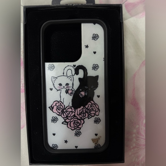 Wildflower Iphone 14 Pro Case BUNDLE (Wildflower, Aritzia Superpuff, Otterbox) - Picture 14 of 16